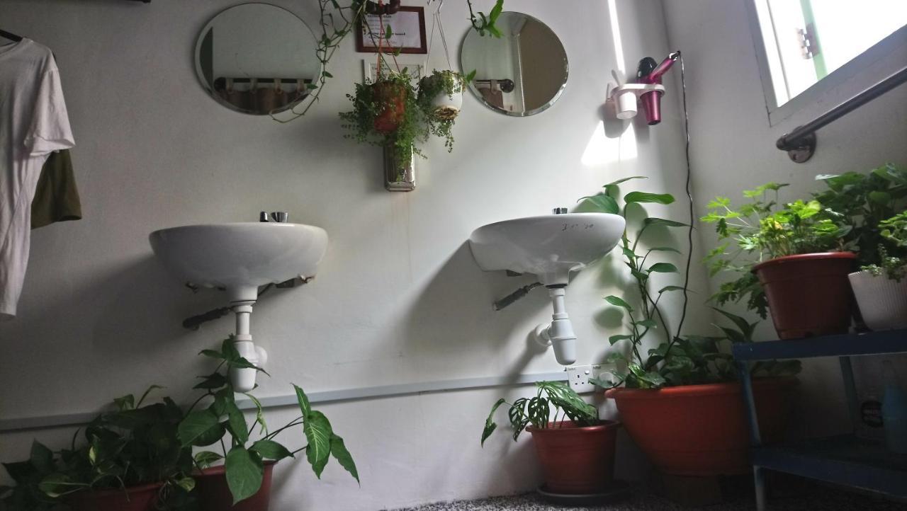 Stay With Me Capsules Hostel ملقا المظهر الخارجي الصورة
