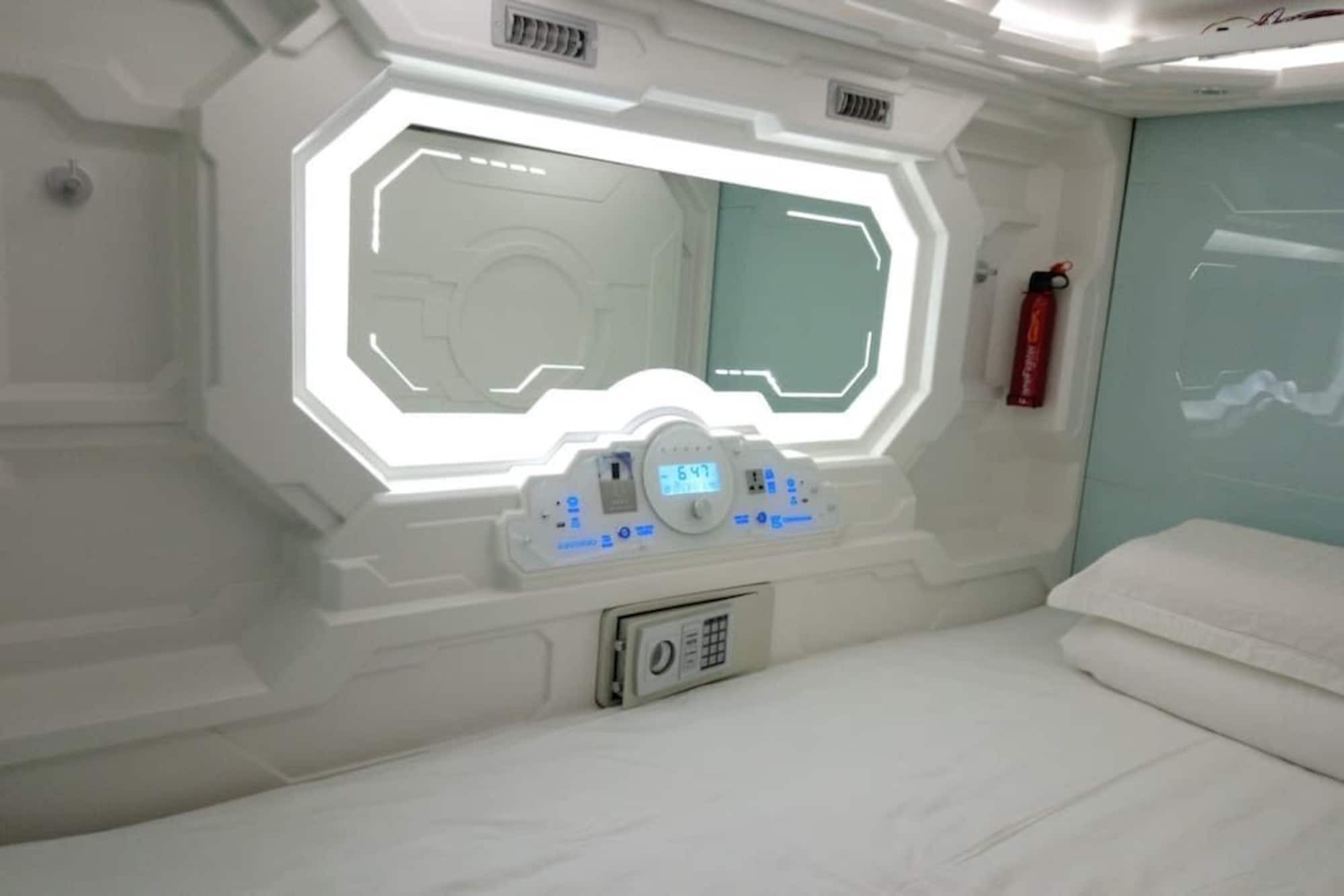Stay With Me Capsules Hostel ملقا المظهر الخارجي الصورة